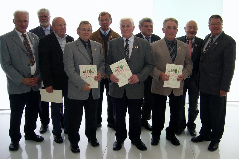 Munster 2009 430.jpg - Neue Landesehrenmeister : von links--> Firtz Dieter Hawes (stellv. LV Vorsitzender) Werner Voß, Heinz Steinkemper, Hans Twelker, Alfons Lükehellweg, Ulrich Wienhaus, Hugo Dirks, Bernhard Wessendorf, Albert Engbers,